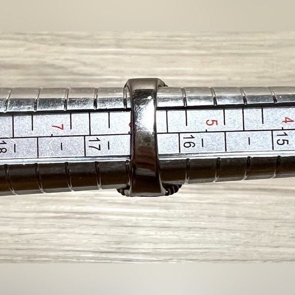 Vintage Designer Signed SETA Sterling Silver 3 Stone Amethyst Ring, Size 6 - Picture 11 of 11